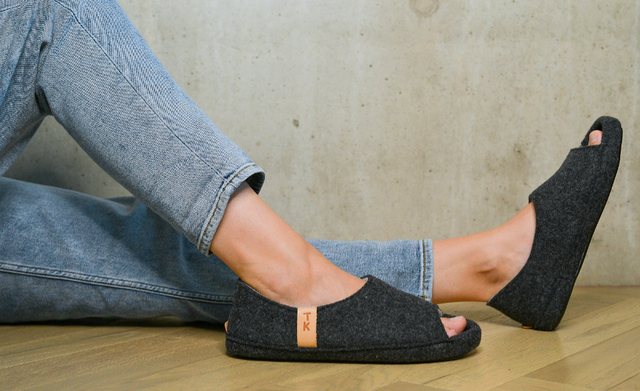 Bern Slippers - Deep Grey